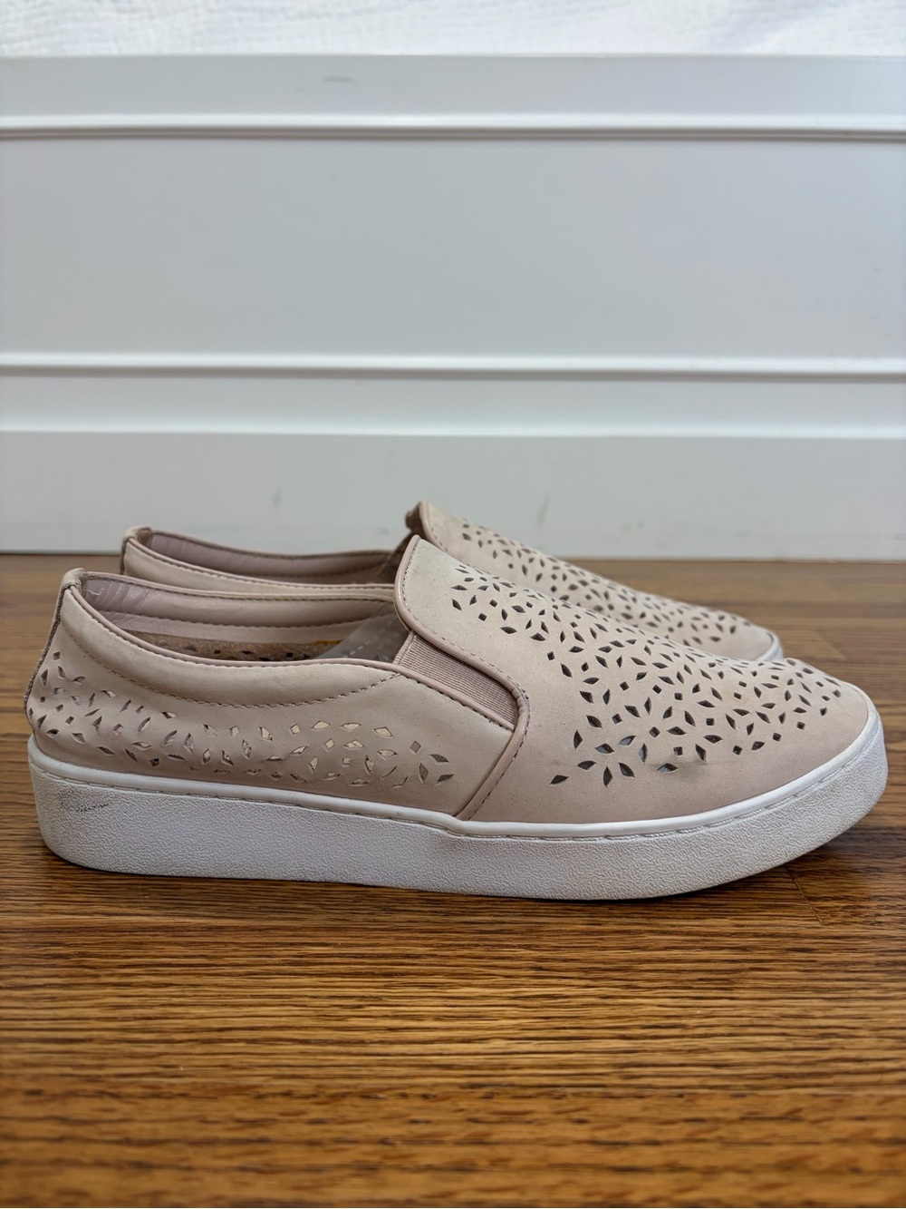 VIONIC Neutral Midi Perf Slip-on Sneaker (7.5)